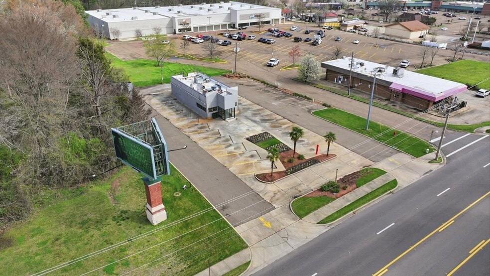 More Photos Of 1900 E County Line Rd, Ridgeland Fast Food For Sale