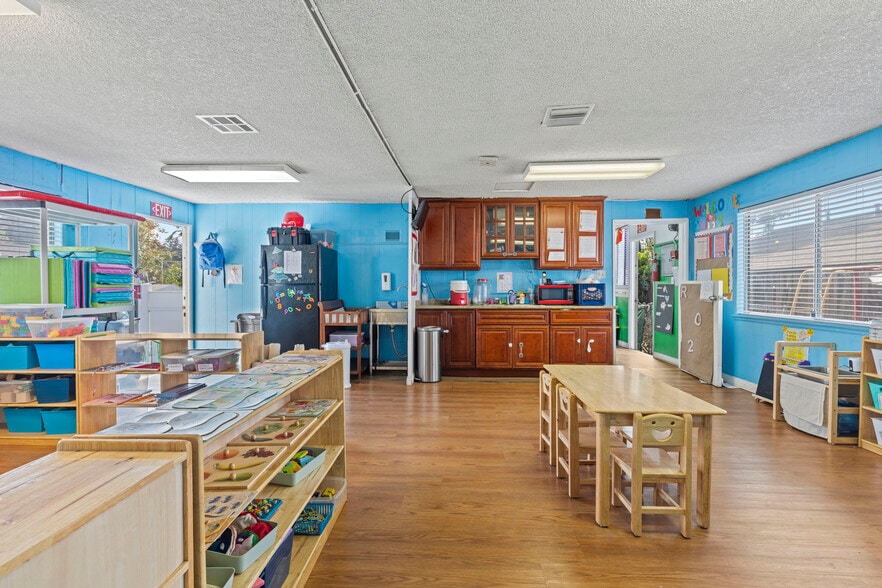 More Photos Of 328 W Phillips St, Ontario Schools For Sale