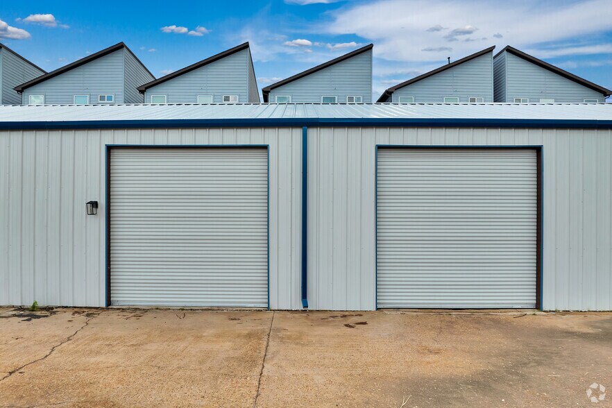 More Photos Of 1923 Kolfahl St, Houston Warehouse For Lease