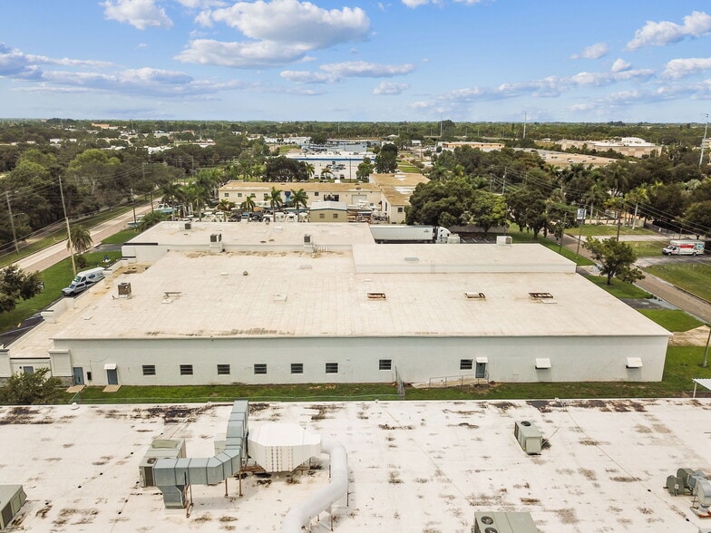 More Photos Of 2401 72nd St N, Saint Petersburg Manufacturing For Sale