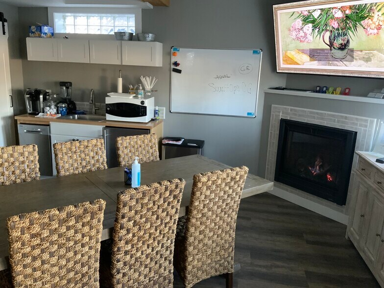 More Photos Of 18615 Willamette Dr, West Linn Medical For Lease