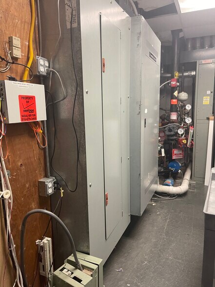 More Photos Of 60 Executive Blvd, Farmingdale Manufacturing For Sale