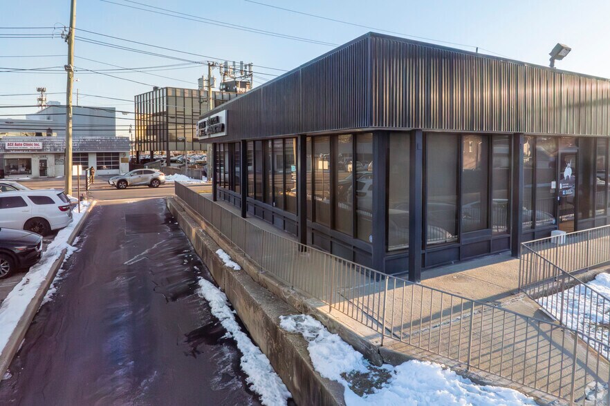 More Photos Of 1200 W Broadway, Hewlett Medical For Lease