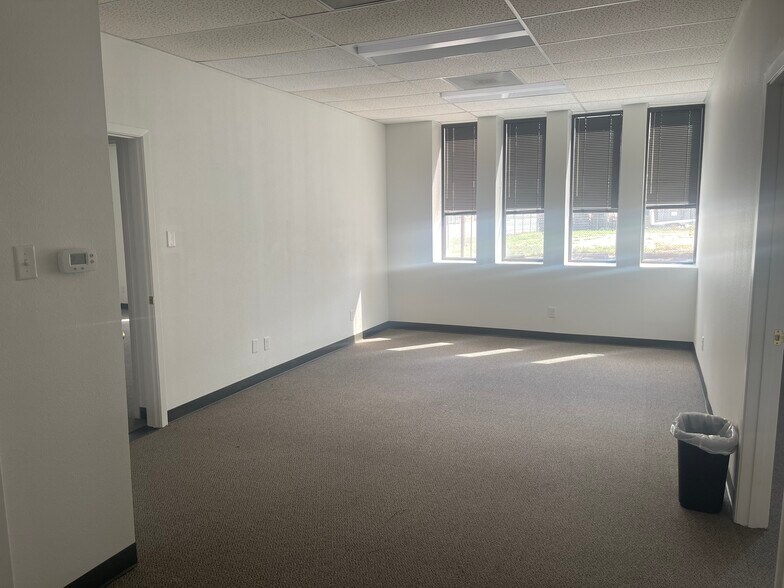 More Photos Of 312 E Illinois Ave, Midland Office For Lease