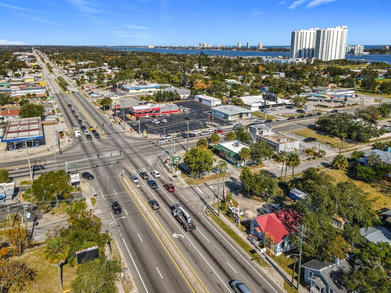 More Photos Of 825 N Ridgewood Ave, Daytona Beach Office Residential For Sale