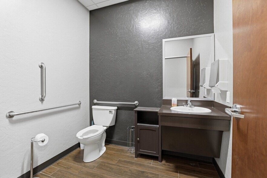 More Photos Of 2804 SW 134th St, Oklahoma City Medical For Sale