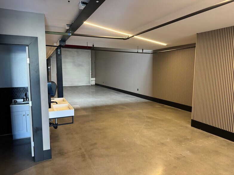 More Photos Of 4125 Market St, Ventura Light Manufacturing For Sale