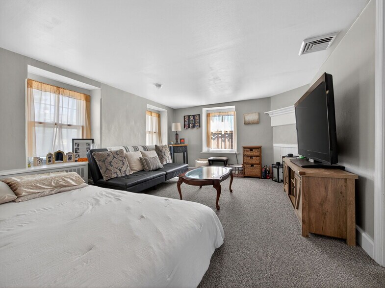 More Photos Of 1434-1436 W Broad St, Quakertown Office For Sale