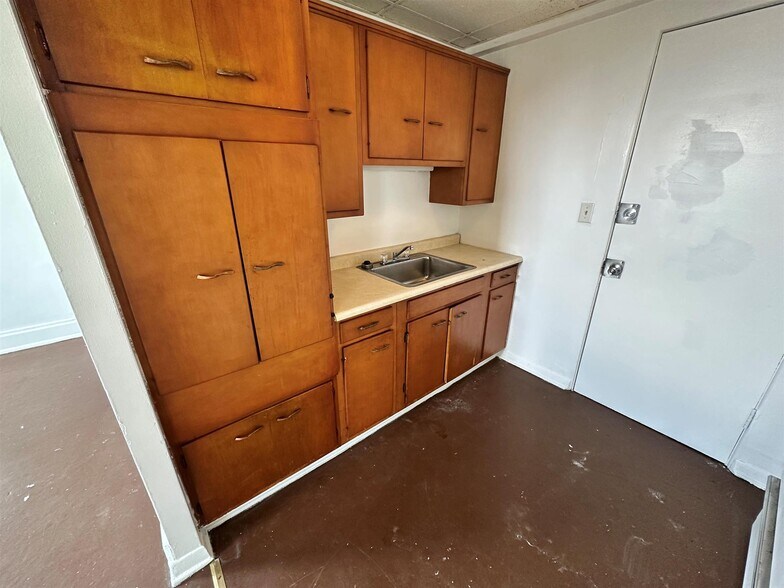 More Photos Of 24-26 S Galena Ave, Freeport Apartments For Sale