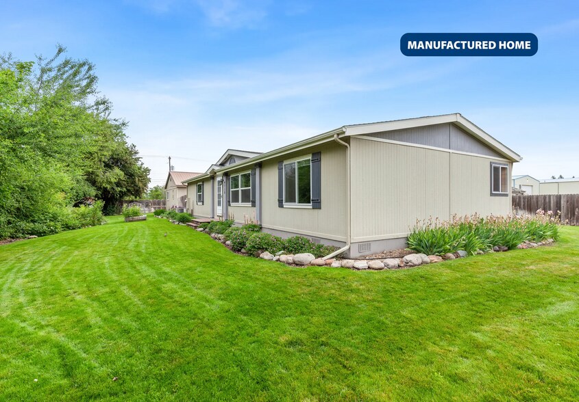 More Photos Of 24706 E Wellesley Ave, Otis Orchards Restaurant For Sale
