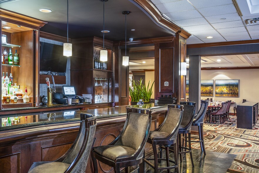 More Photos Of 655 N 108th Ave, Omaha Hotel For Sale