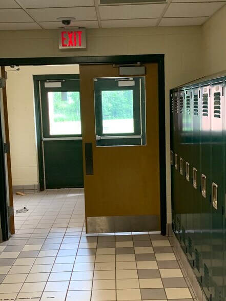 More Photos Of 3994 Wequiock Rd, Green Bay Specialty For Lease