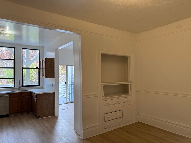 More Photos Of 736 14th St, San Francisco Apartments For Sale