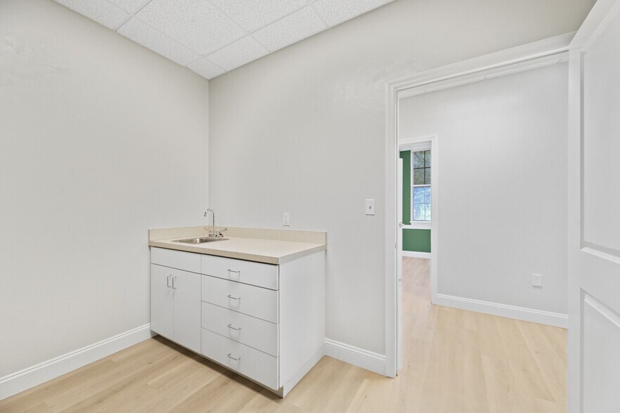 More Photos Of 3606 Maclay Blvd S, Tallahassee Medical For Lease