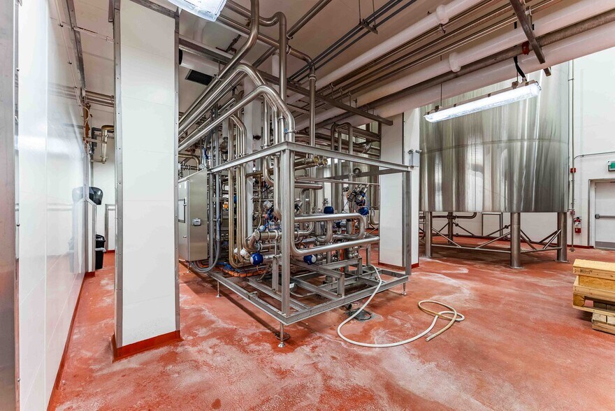 More Photos Of 500 Barrydowne Rd, Sudbury Manufacturing For Sale