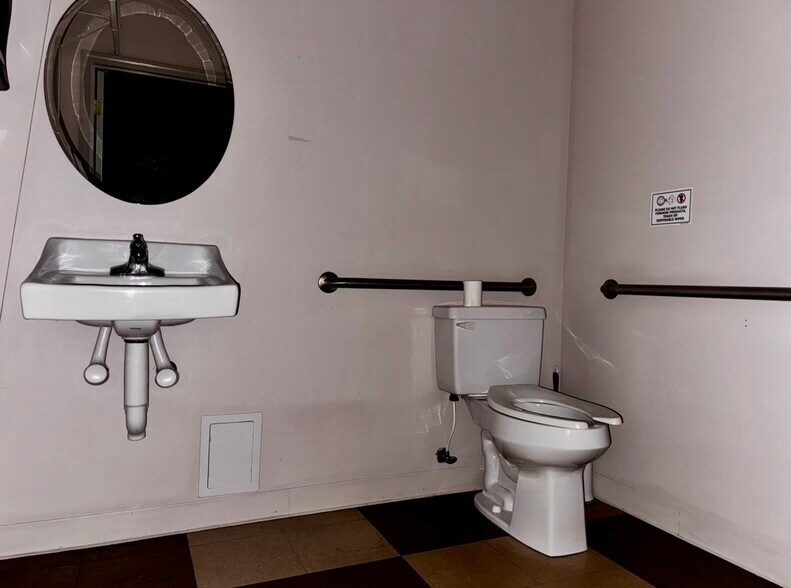 More Photos Of 727 W Cumberland Gap Pky, Corbin Restaurant For Lease