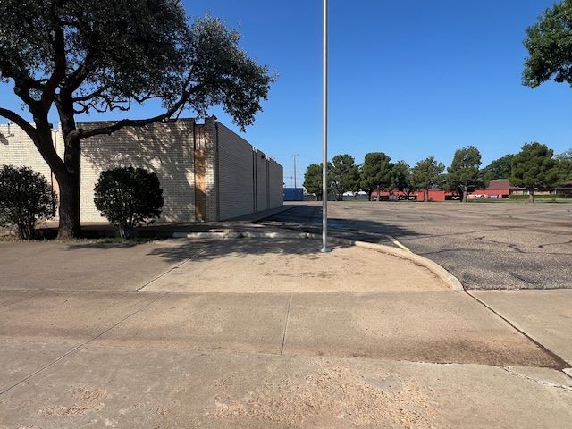 More Photos Of 6502 Caprock Dr, Lubbock Office For Sale