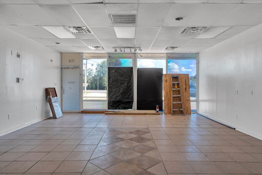 More Photos Of 7118-7140 Downman Rd, New Orleans Storefront Retail Residential For Sale