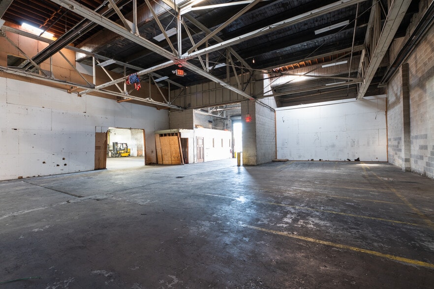 More Photos Of 488-500 Mulberry St, Newark Warehouse For Lease