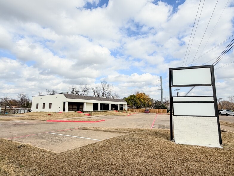 More Photos Of 1449 Forest Ln, Garland Office For Lease