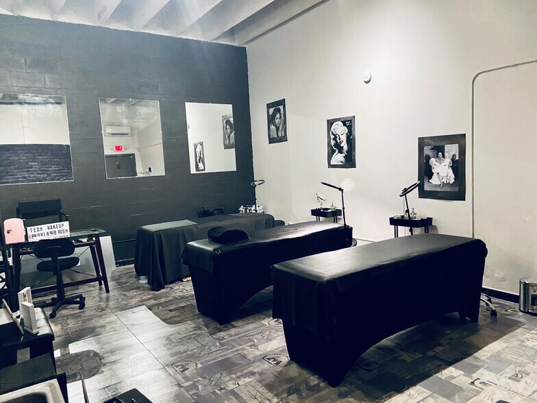 More Photos Of 1109 Okeechobee Rd, West Palm Beach Flex For Lease