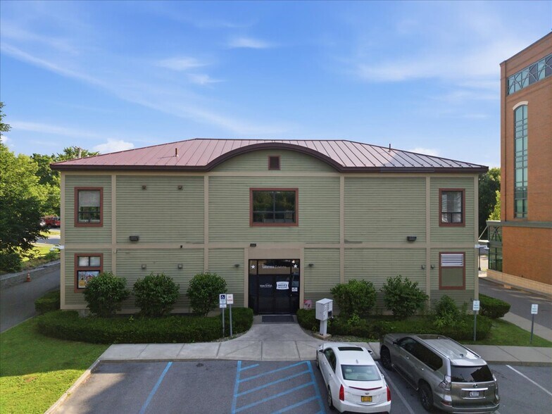 More Photos Of 92 Congress St, Saratoga Springs Medical For Sale