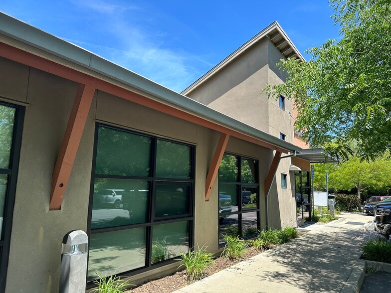 More Photos Of 324 Madson Pl, Davis Medical For Lease