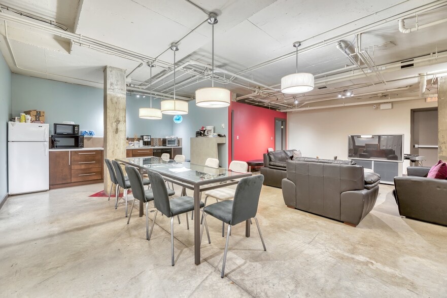 More Photos Of 902 9th Ave SW, Calgary Medical For Lease