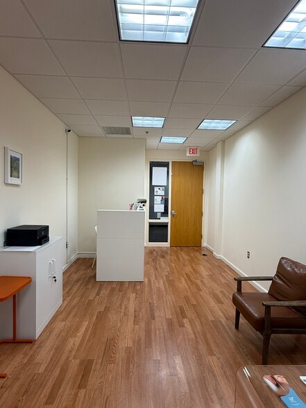 More Photos Of 46090 Lake Center Plz, Sterling Medical For Lease