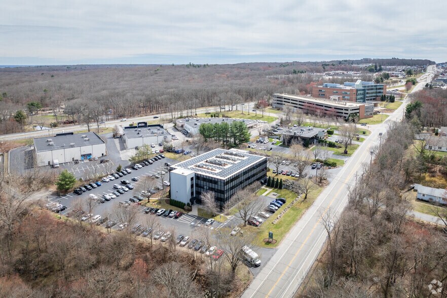 More Photos Of 40 Quaker Ln, Warwick Office For Lease