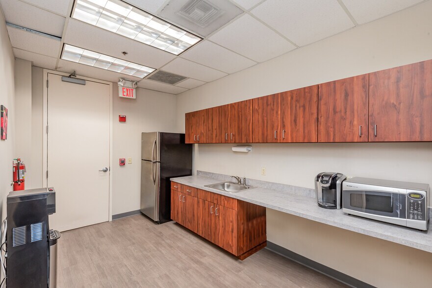More Photos Of 7825 Baymeadows Way, Jacksonville Office For Sale