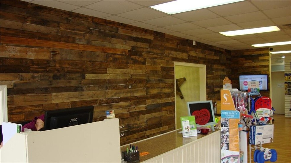 More Photos Of 1118 Interstate Highway 30, Greenville Storefront Retail Office For Lease