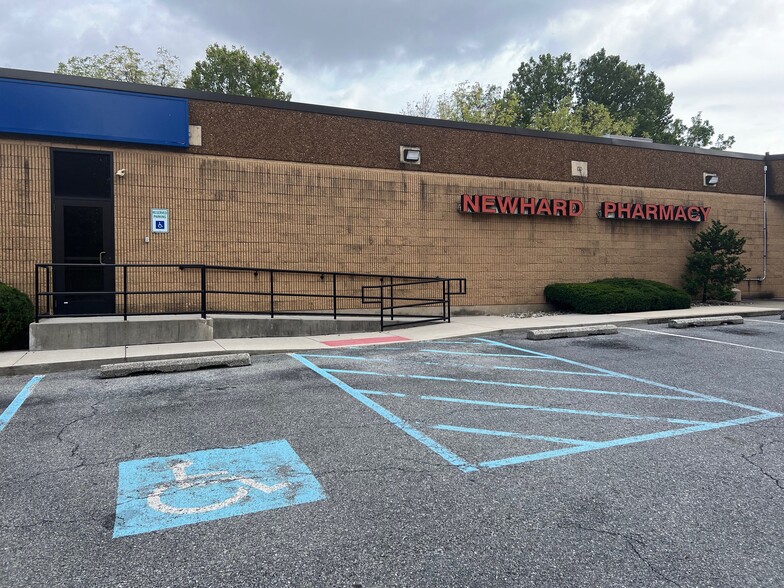 Primary Photo Of 1001 Main St, Northampton Storefront For Lease