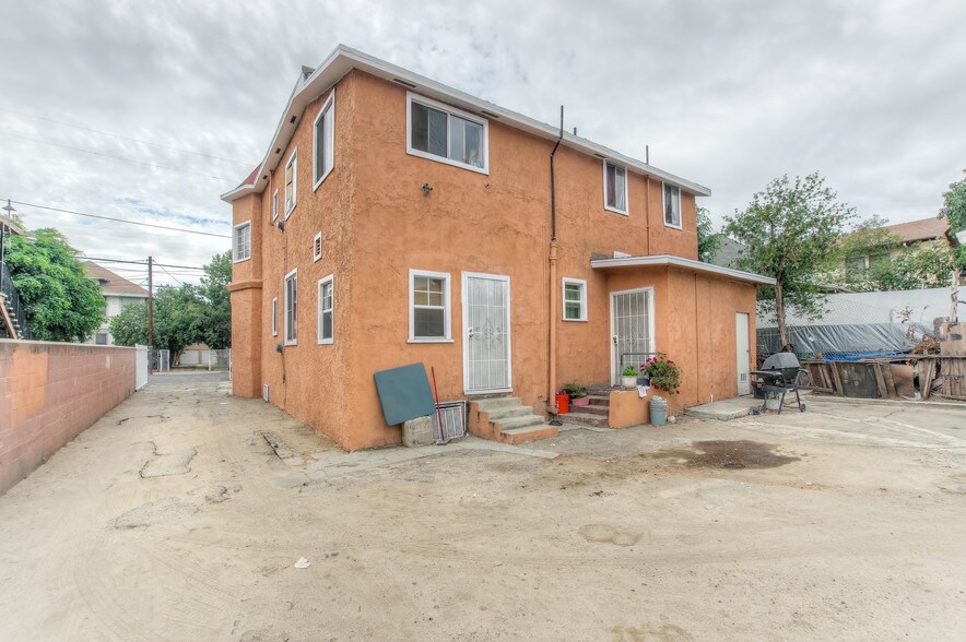 More Photos Of 1647 W 12th Pl, Los Angeles Apartments For Sale