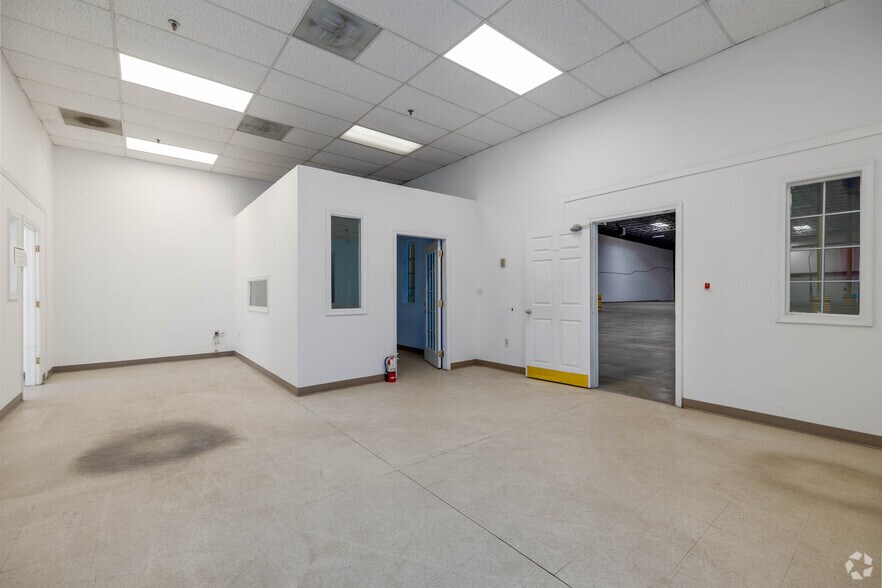 More Photos Of 8221 Preston Ct, Jessup Warehouse For Lease