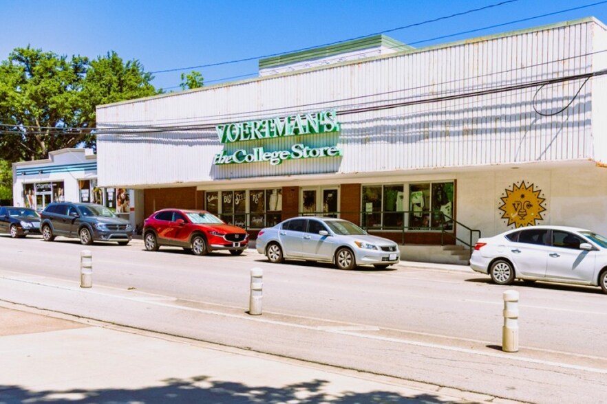 More Photos Of 1314 W Hickory St, Denton Freestanding For Lease