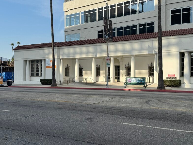 More Photos Of 1522 Gordon St, Los Angeles Apartments For Lease