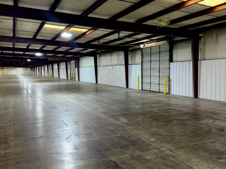 More Photos Of 847 W Main St, Lake City Warehouse For Lease