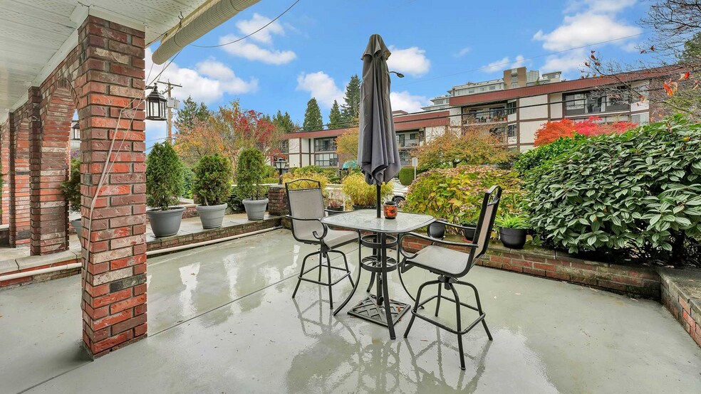More Photos Of 1520 Blackwood St, White Rock Apartments For Sale