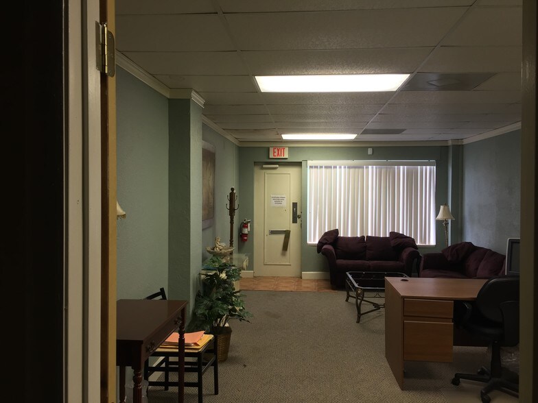 More Photos Of 2744 Central Ave, Saint Petersburg Office For Sale