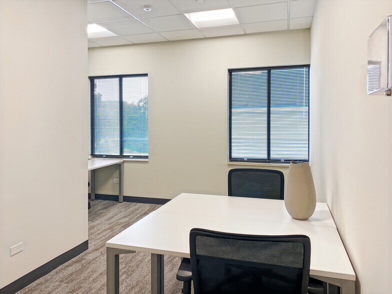 More Photos Of 17W240 22nd St, Oakbrook Terrace Coworking Space