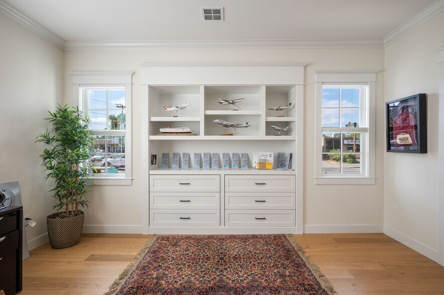 More Photos Of 1005 N Main Ave, Gresham Office For Sale