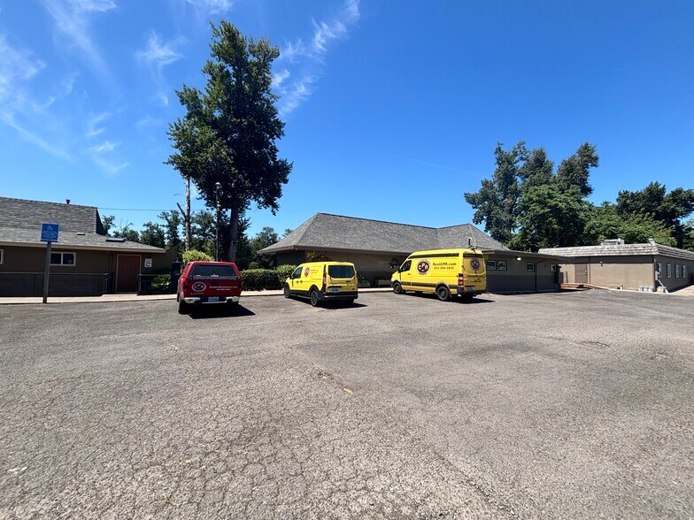 More Photos Of 131 NE Pine St, Salem Office For Lease