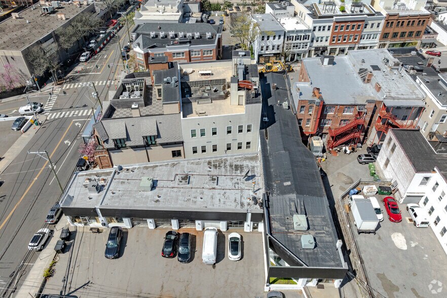 More Photos Of 407-409 Greenwich Ave, Greenwich Office For Lease