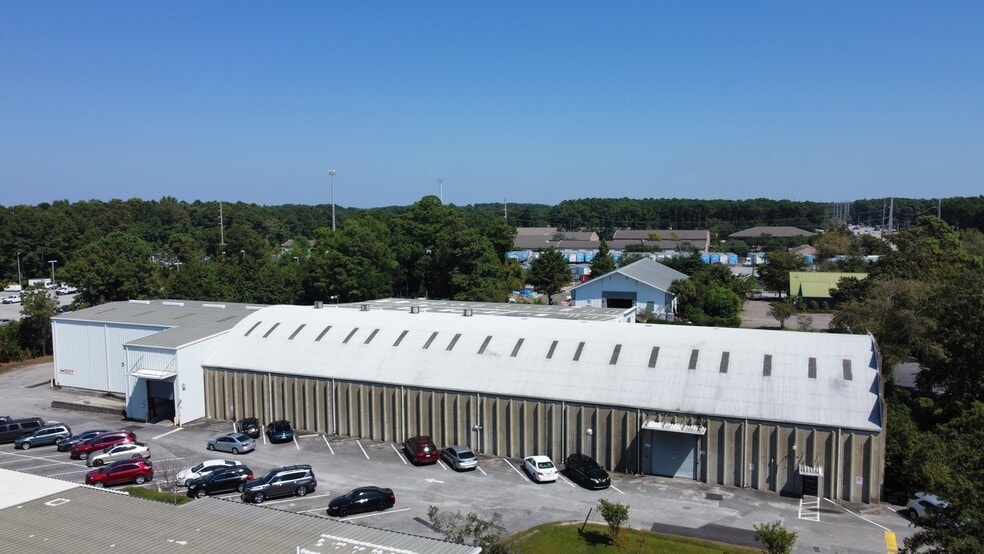 More Photos Of 475 Long Point Rd, Mount Pleasant Warehouse For Lease