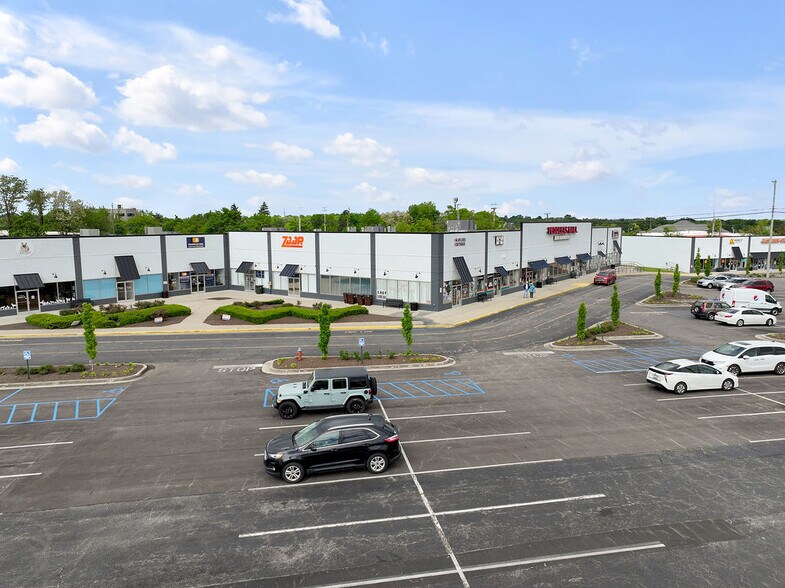 More Photos Of 401 Outlet Center Dr, Georgetown General Retail For Lease