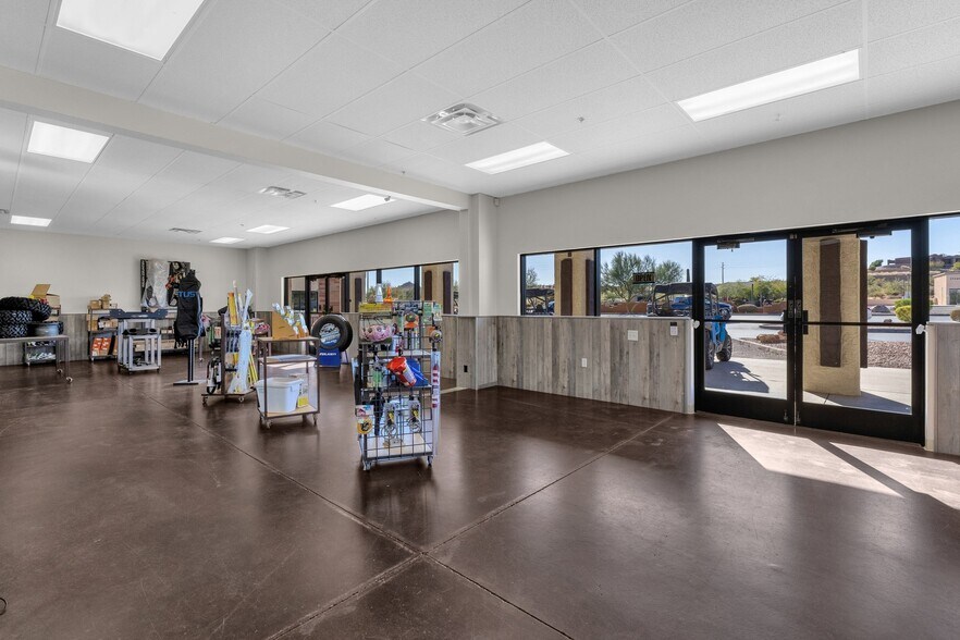 More Photos Of 17212 E Shea Blvd, Fountain Hills Storefront For Sale