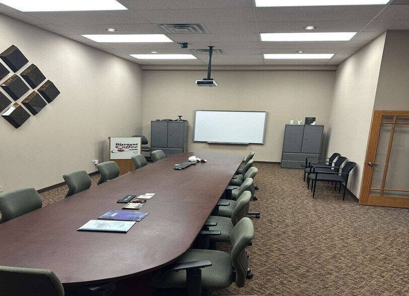 More Photos Of 501 N Service Rd, Saint Peters Warehouse For Lease