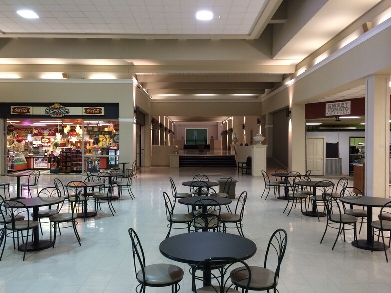 More Photos Of 499 Gloster Creek Village, Tupelo Unknown For Lease