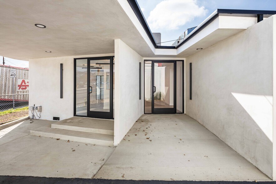 More Photos Of 8809 Sunland Blvd, Sun Valley Medical For Lease